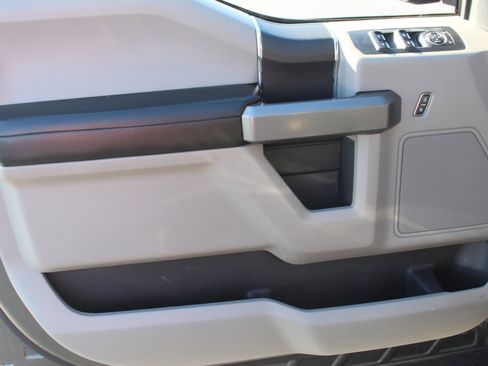 Used 2017 Ford F150 XLT image 11