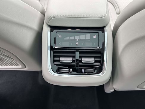 New 2026 Volvo XC60 B5 Ultra w/ Protection Package Premier AWD/4WD image 16