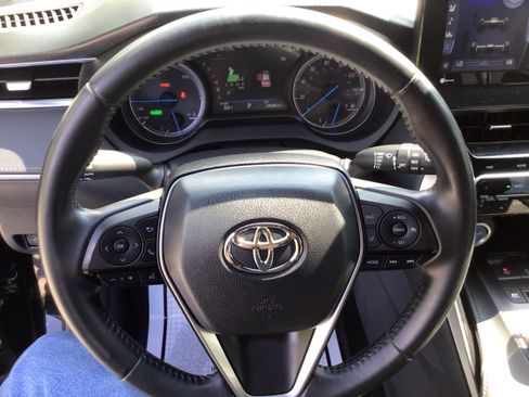 Used 2022 Toyota Venza XLE AWD/4WD image 16