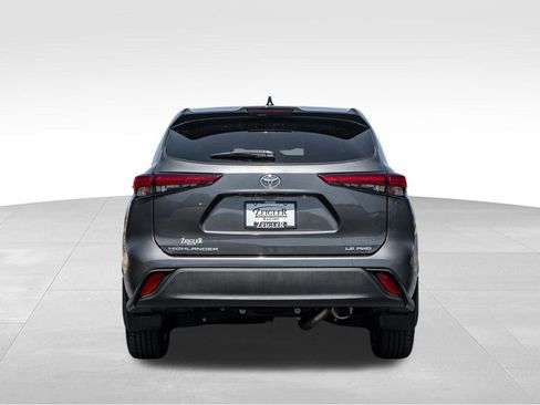 Used 2023 Toyota Highlander LE AWD/4WD image 6