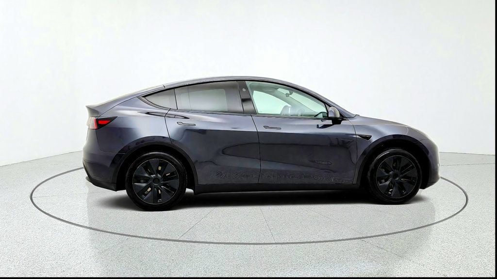 Used 2025 Tesla Model Y Long Range RWD image 4