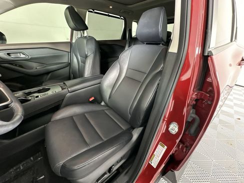 Used 2023 Nissan Rogue SV w/ SV Premium B Package image 11