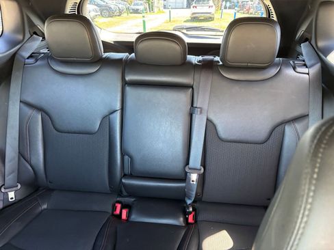 Used 2025 Jeep Compass Trailhawk AWD/4WD image 38