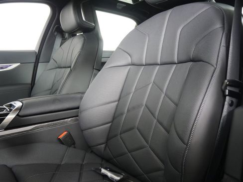 New 2026 BMW 750e xDrive w/ Executive Package image 11