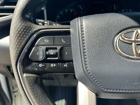 Used 2022 Toyota Tundra SR5 w/ SR5 Convenience Package AWD/4WD image 14