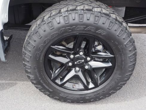 Used 2020 Chevrolet Silverado 1500 LT Trail Boss AWD/4WD image 9