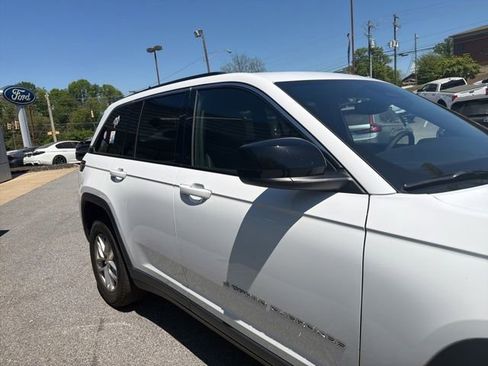 Used 2024 Jeep Grand Cherokee Laredo X image 14