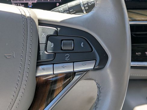 Used 2021 Cadillac Escalade Premium Luxury Platinum AWD/4WD image 17