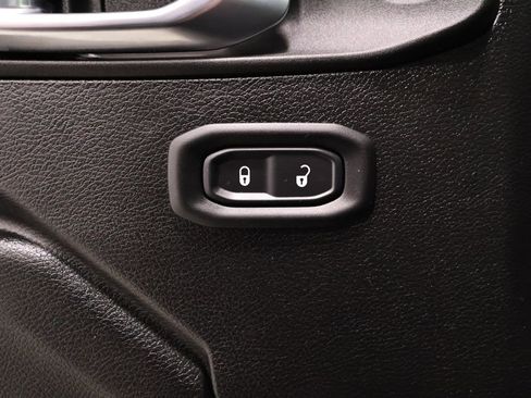 Used 2023 Jeep Gladiator Willys image 11