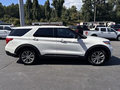 Certified 2023 Ford Explorer XLT w/ Equipment Group 202A AWD/4WD image 5