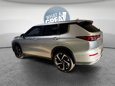 Used 2022 Mitsubishi Outlander SE image 6