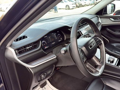 Used 2023 Jeep Grand Cherokee L Limited image 17