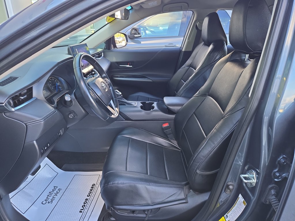 Used 2023 Toyota Venza LE AWD/4WD image 14