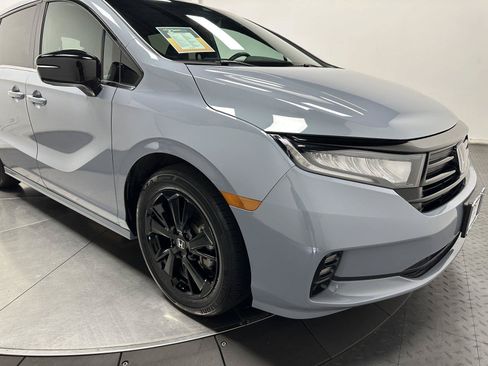 Used 2024 Honda Odyssey Sport image 3