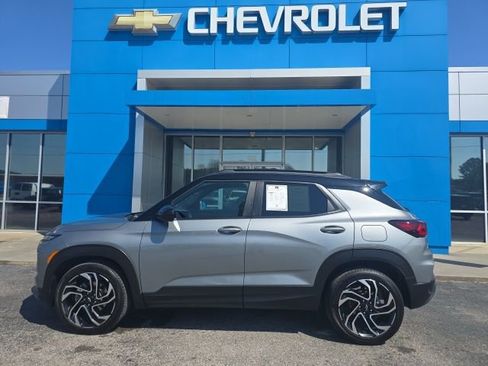 Used 2025 Chevrolet TrailBlazer RS w/ Convenience Package image 2