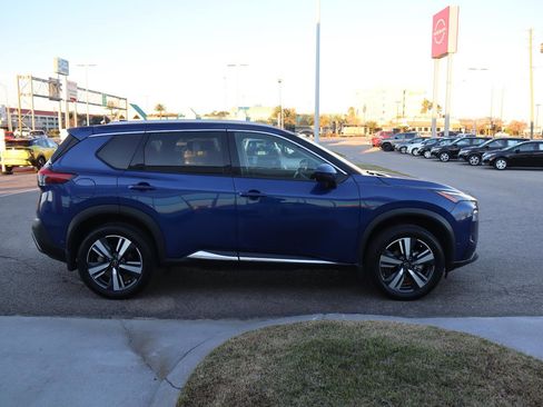 Used 2023 Nissan Rogue SL w/ SL Premium Package image 11