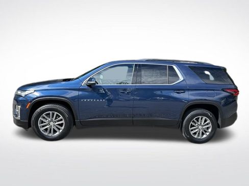 Used 2023 Chevrolet Traverse LT FWD image 2