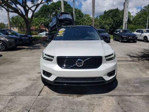 Used 2020 Volvo XC40 T5 R-Design AWD/4WD image 2