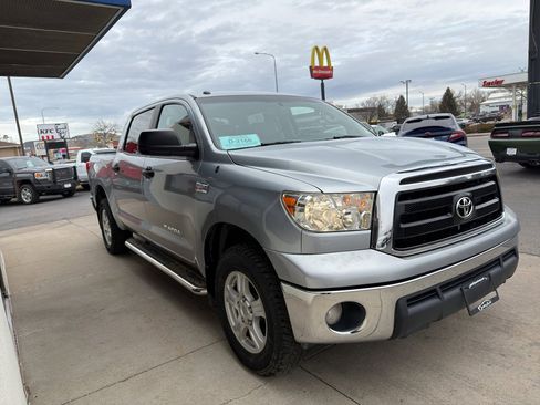 Used 2011 Toyota Tundra 4x4 CrewMax w/ SR5 Pkg image 4