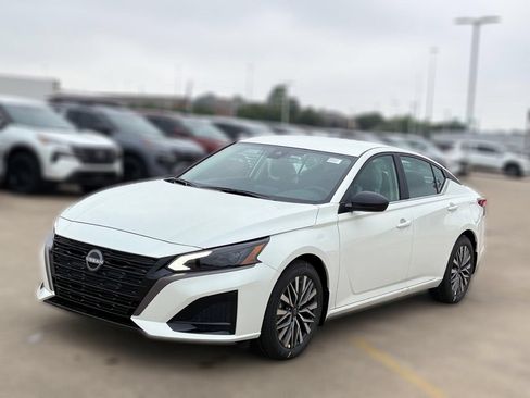 New 2026 Nissan Altima 2.5 SV FWD image 2