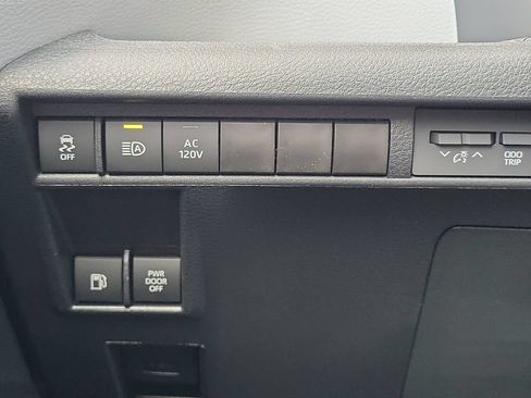 New 2026 Toyota Sienna XLE FWD image 18