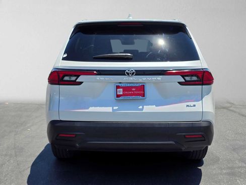 Used 2026 Toyota Grand Highlander FWD image 4