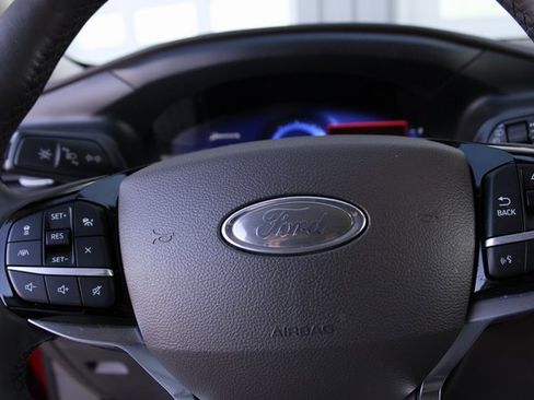 Used 2022 Ford Explorer Platinum w/ Equipment Group 601A image 18