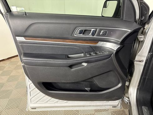 Used 2017 Ford Explorer Limited FWD image 12