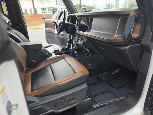 Used 2023 Ford Bronco Outer Banks w/ Sasquatch Package image 26