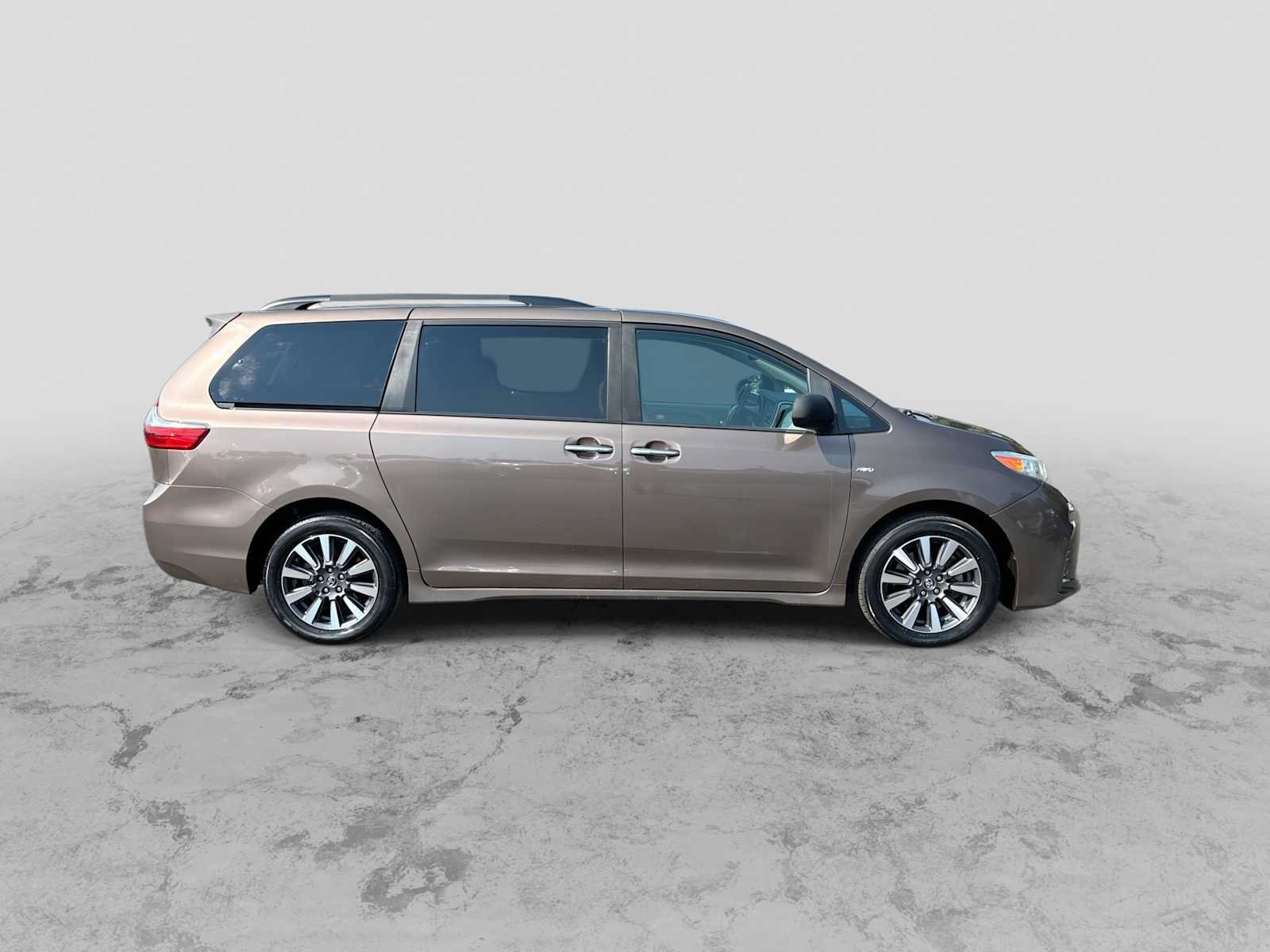 Used 2020 Toyota Sienna XLE w/ XLE Navigation Package AWD/4WD image 9