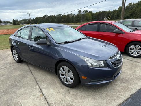 Used 2014 Chevrolet Cruze LS image 1