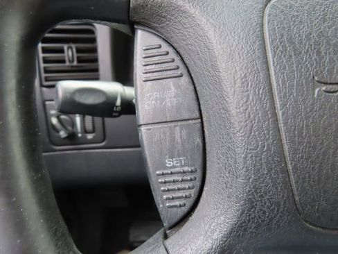 Used 2004 Dodge Dakota Sport w/ Deluxe Convenience Group image 24