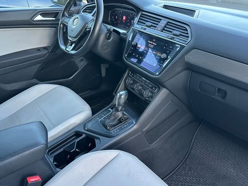 Used 2019 Volkswagen Tiguan SEL Premium R-Line image 17