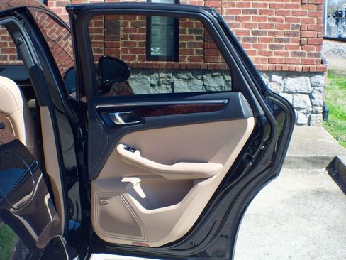 Used 2024 Porsche Macan MSRP$74470/PremiumPlusPkg/Heat image 47