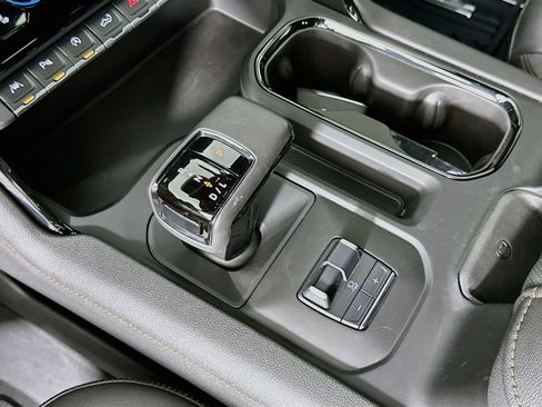 Used 2022 GMC Sierra 1500 AT4 w/ AT4 Premium Package AWD/4WD image 17