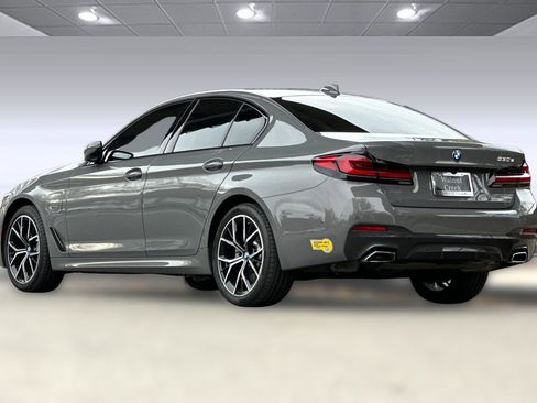 Used 2022 BMW 530e w/ Premium Package image 3