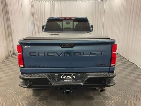 Used 2024 Chevrolet Silverado 2500 ZR2 w/ Technology Package image 3