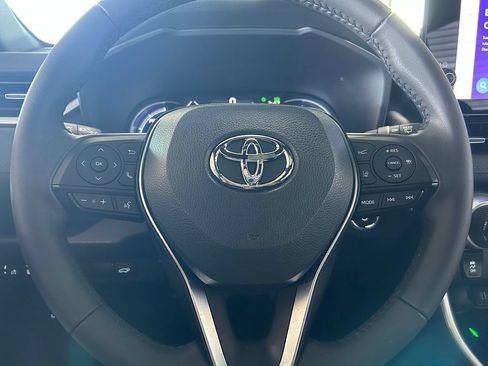 Used 2025 Toyota RAV4 XSE AWD/4WD image 30