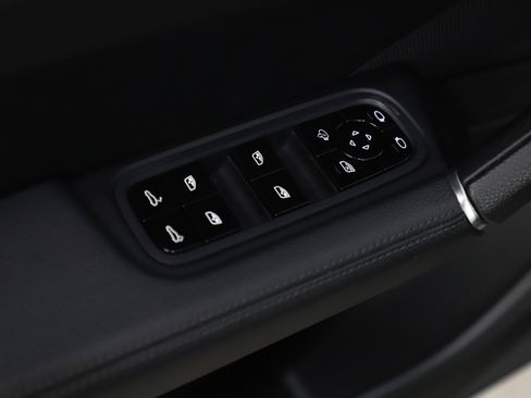Used 2021 Porsche Cayenne w/ Premium Package Plus AWD/4WD image 21