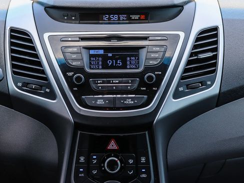 Used 2014 Hyundai Elantra SE image 14