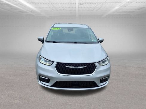 Used 2023 Chrysler Pacifica Touring-L FWD image 9