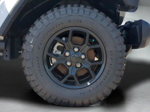 New 2025 Jeep Gladiator Sport image 32