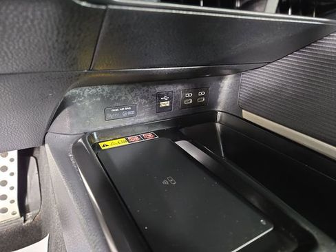 Used 2025 Toyota Camry SE image 24