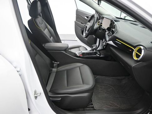 Used 2024 Chevrolet Trax ACTIV w/ Sunroof Package FWD image 21