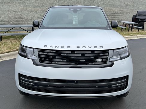 Certified 2025 Land Rover Range Rover SE image 10