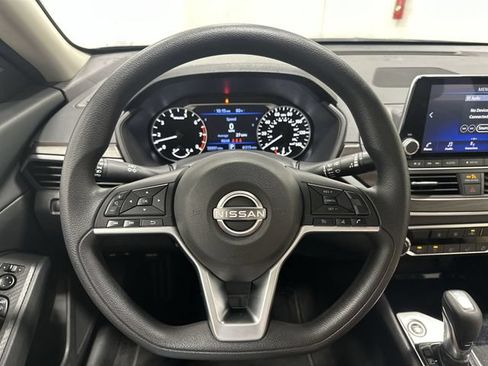 Used 2024 Nissan Altima 2.5 SV FWD image 14