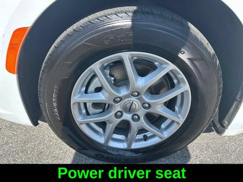 Certified 2024 Chrysler Pacifica Touring-L FWD image 13
