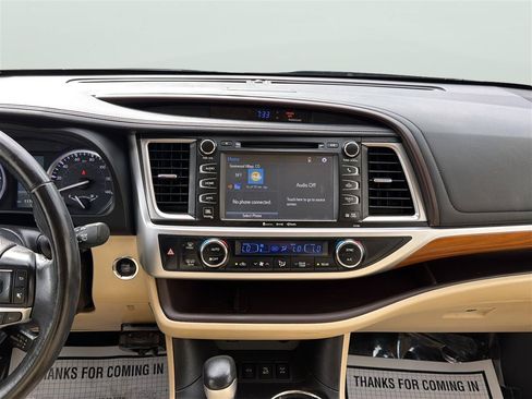 Used 2017 Toyota Highlander AWD V6 image 23