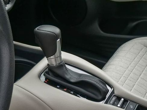 Certified 2026 Honda HR-V LX image 17