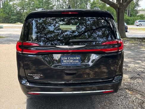 Used 2021 Chrysler Pacifica Touring-L w/ Premium & Safety Sphere Group FWD image 4